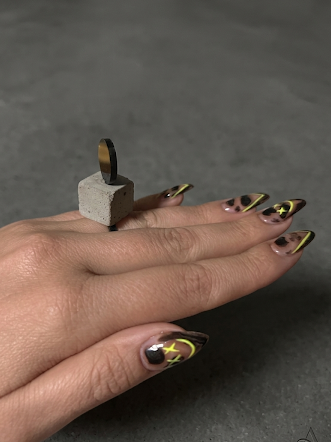 The Vertical Cube Ring